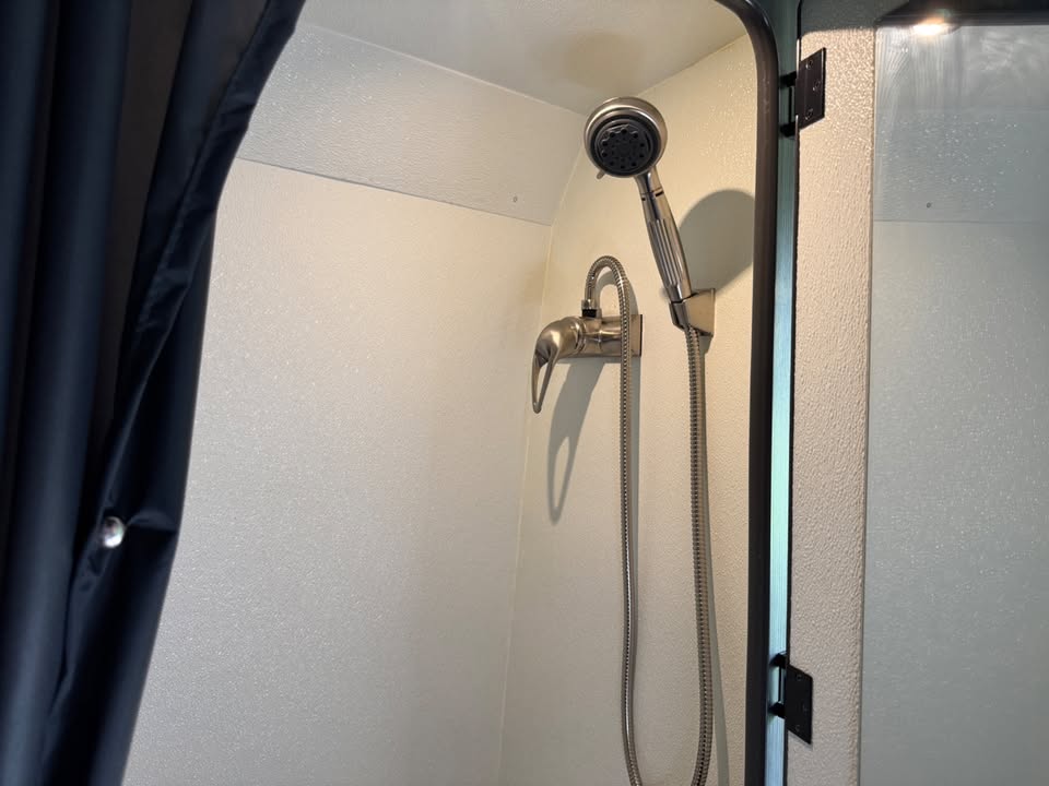2018 Mercedes-Benz Sprinter 3500XD 4x4 2018 mercedes sprinter 3500xd 4x4 sportsmobile camper van in Eagle, CO (photo 10)