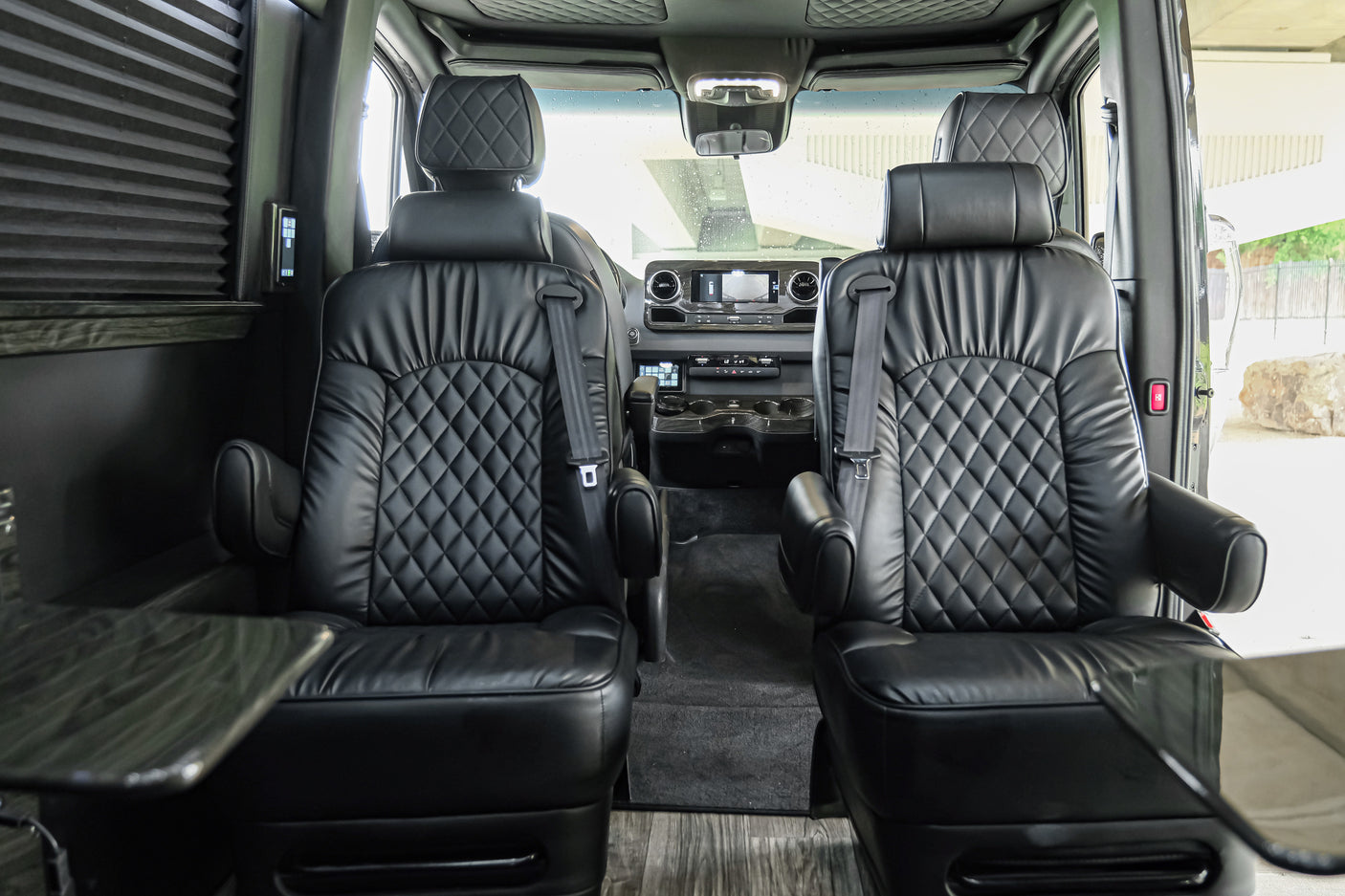 Ultimate Toys Ultimate Coach VIP 10 Passenger Traveler