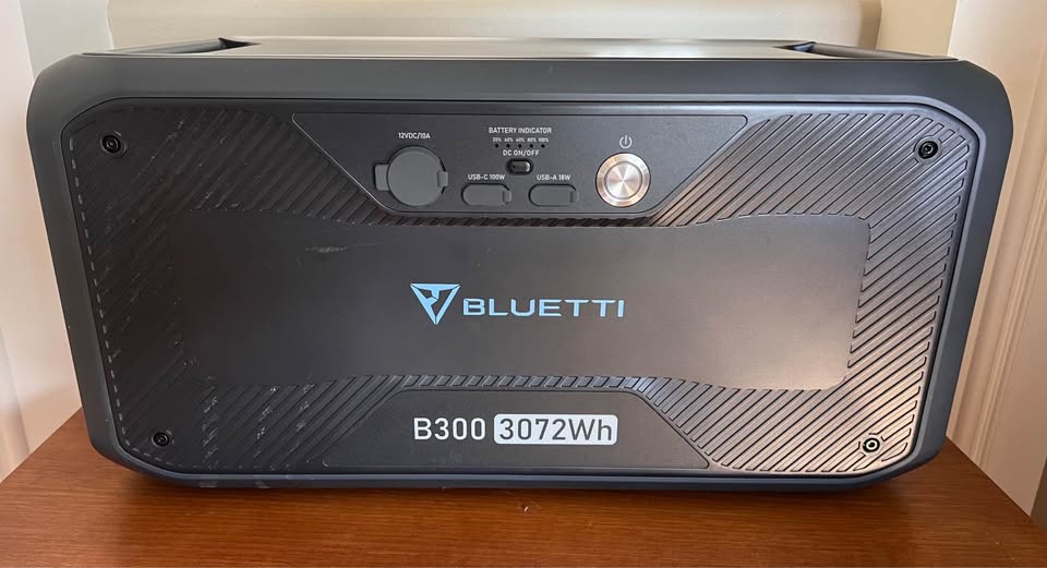 Portable Power Station BLUETTI AC200MAX. Also selling Bluetti B300 Expansion Battery in Boise, ID (photo 2)