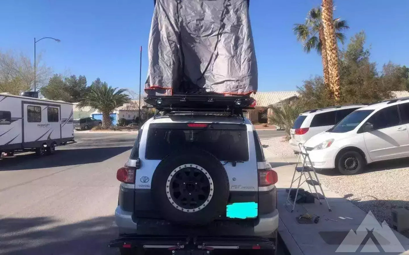 Hard Shell Roof Top Tent — used rooftop tents for sale (photo 3)