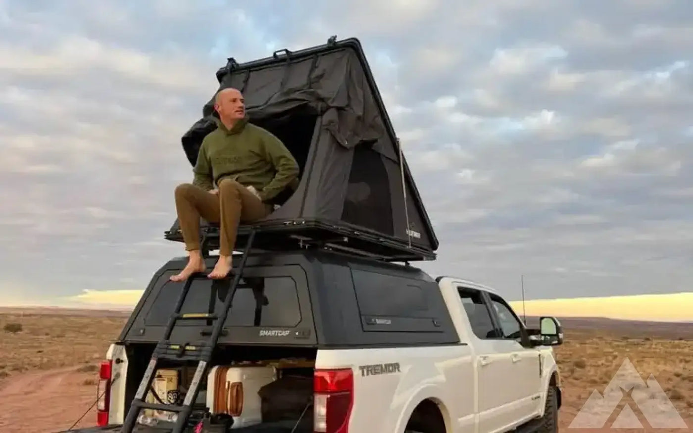 Hard Shell Rooftop Tent – WildFinder — used rooftop tents for sale (photo 2) — photo 2
