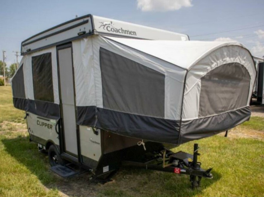 This Coachmen Clipper pop-up camper is ready for adventure! Explore the outdoors with this ideal rv rental.|RV rental 806XLS camper floor plan: Insulated bunks