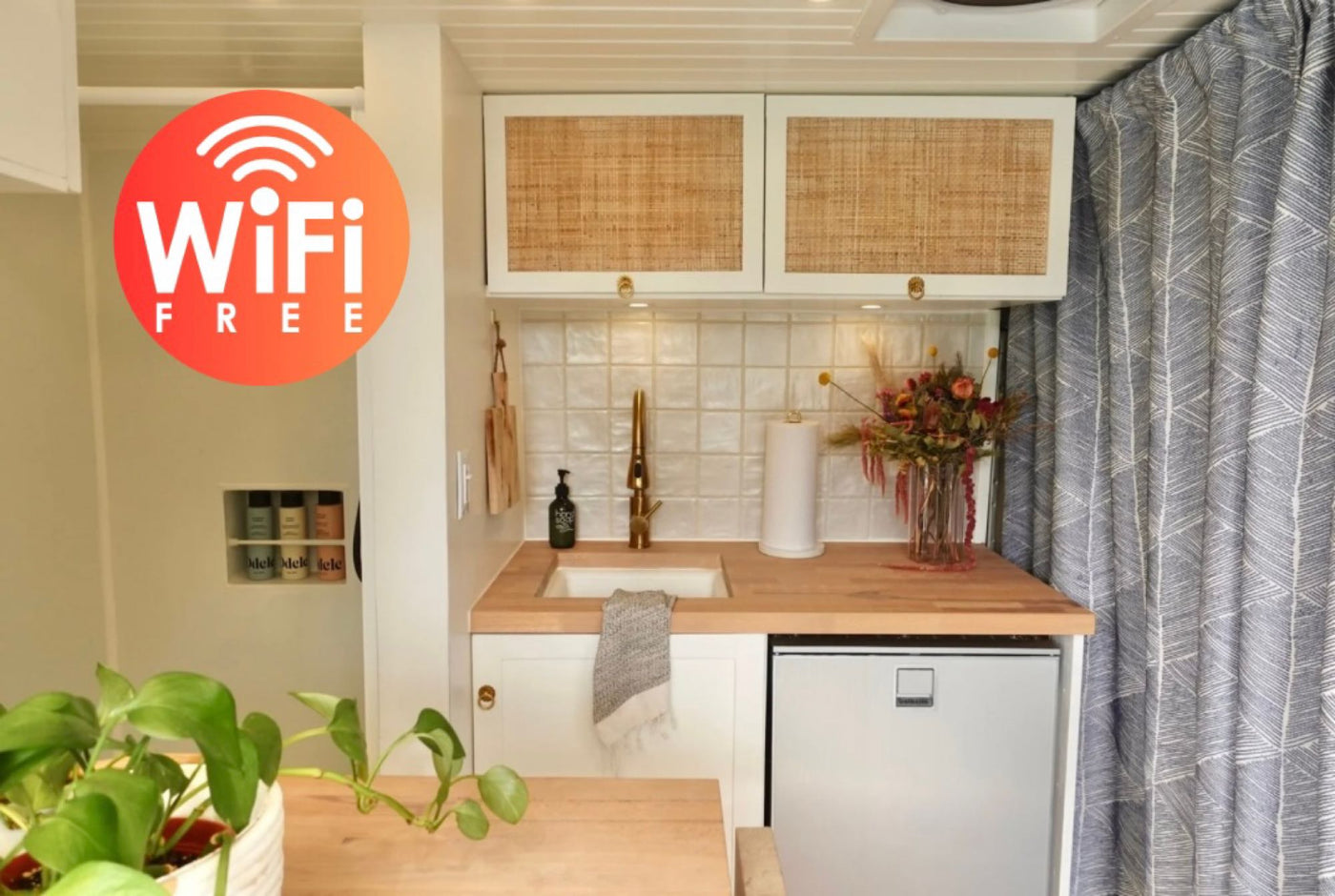 Free WiFi, Unlimited Miles, AC, Indoor HOT Shower, Projector & more! — photo 1