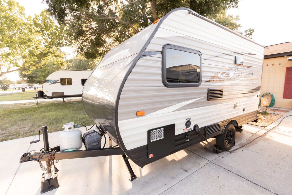 Cozy Couple - Sleeps 2 - Fully Stocked - EZ Tow — photo 12