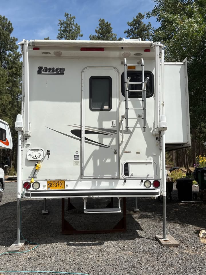 2009 Lance Camper in Spangle, WA (photo 2) — photo 2