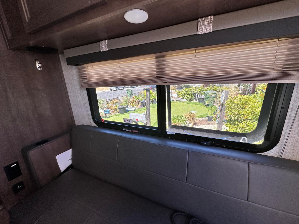 2021 Palamino HS750 F350 4WD Satellite Trail Ready Solar — photo 9