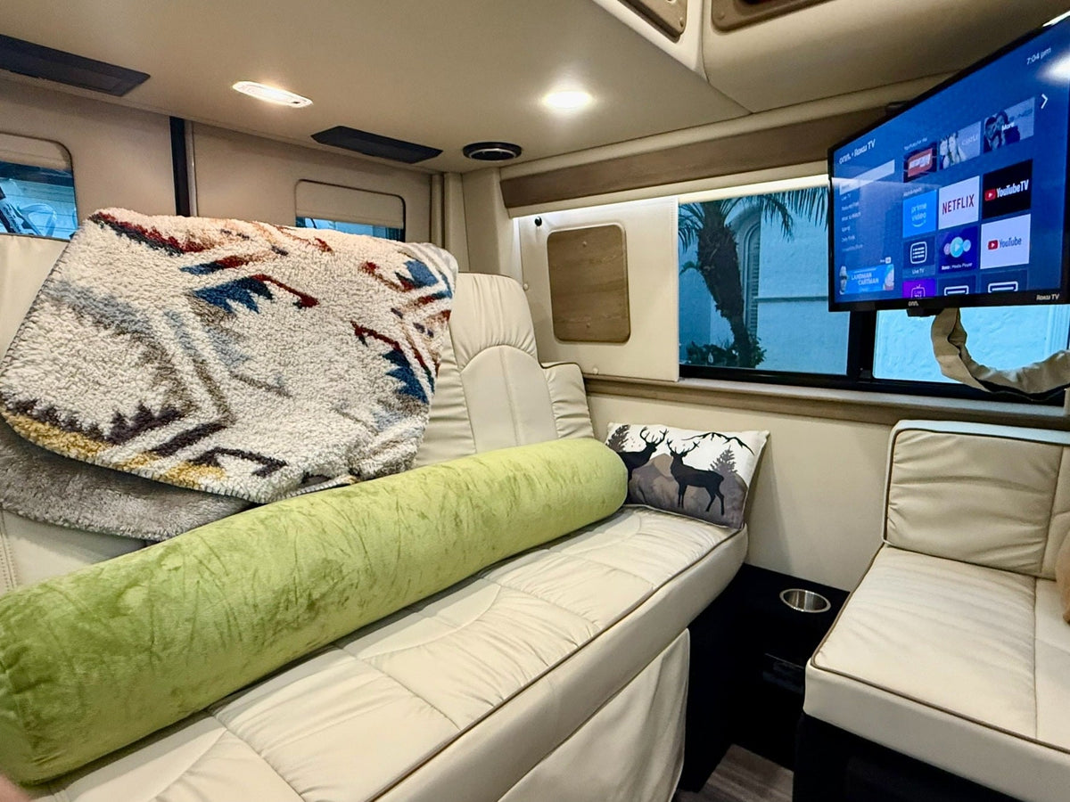 comfortable interior with a large — photo 16