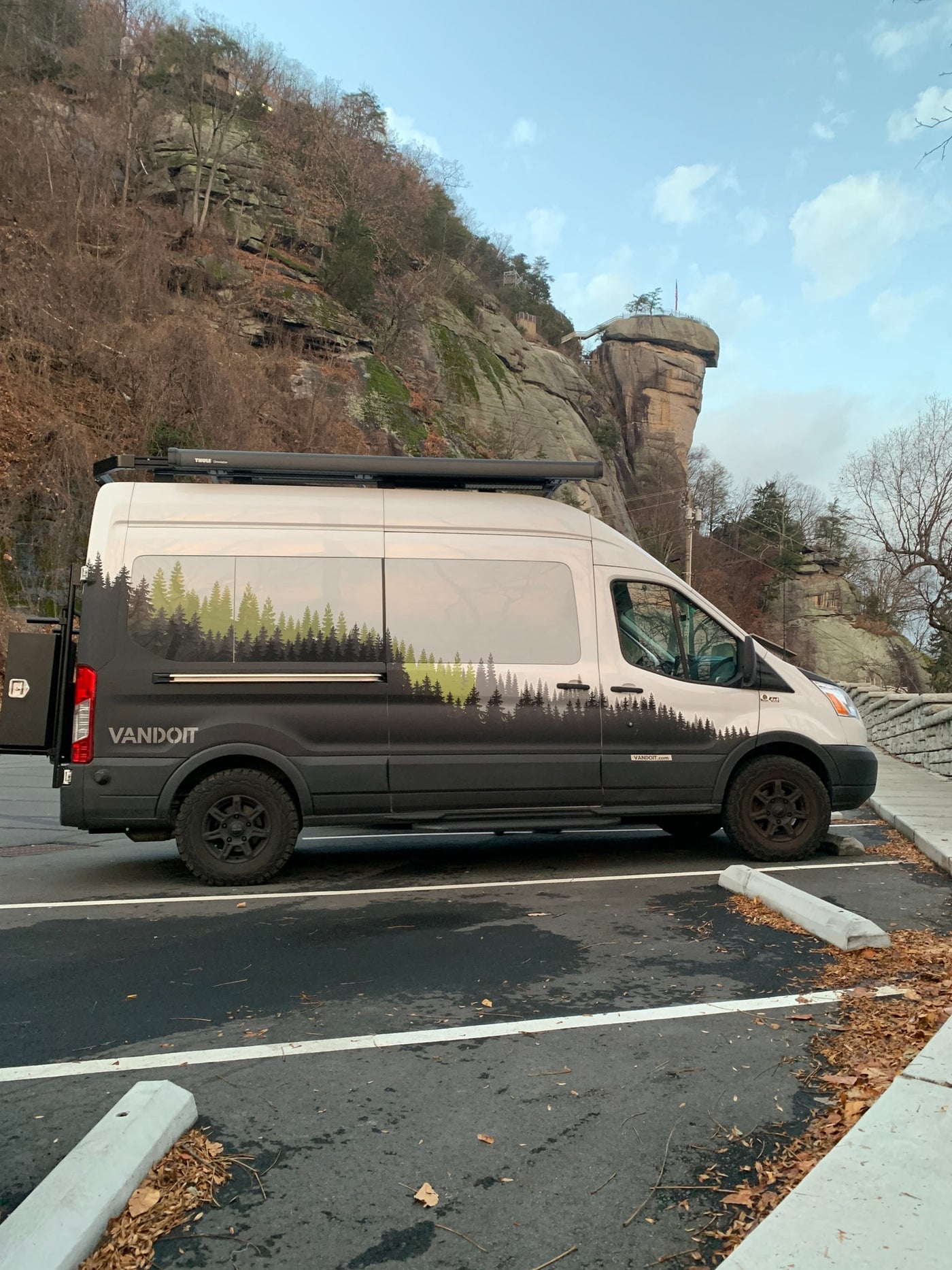 VANDOIT adventure van, an ideal RV rental, parked against a scenic mountain backdrop. Ready for your road trip! — photo 10
