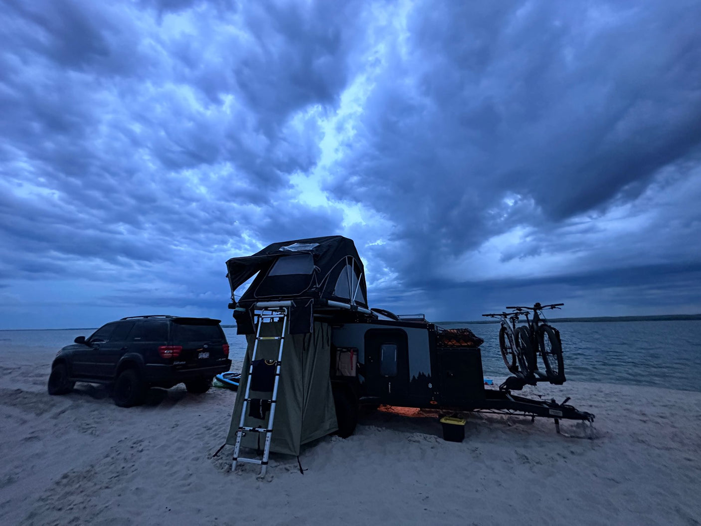ready for adventure on rocky terrain.|Secure trailer connection: Cruise Master DO35 coupler ready for your rv rental adventure.|Perfect for your RV rental trip: A portable stove and propane tank cooking a cast iron pot on a sandy beach.|Adventure-ready rv rental setup: Boreas XT camper with awning