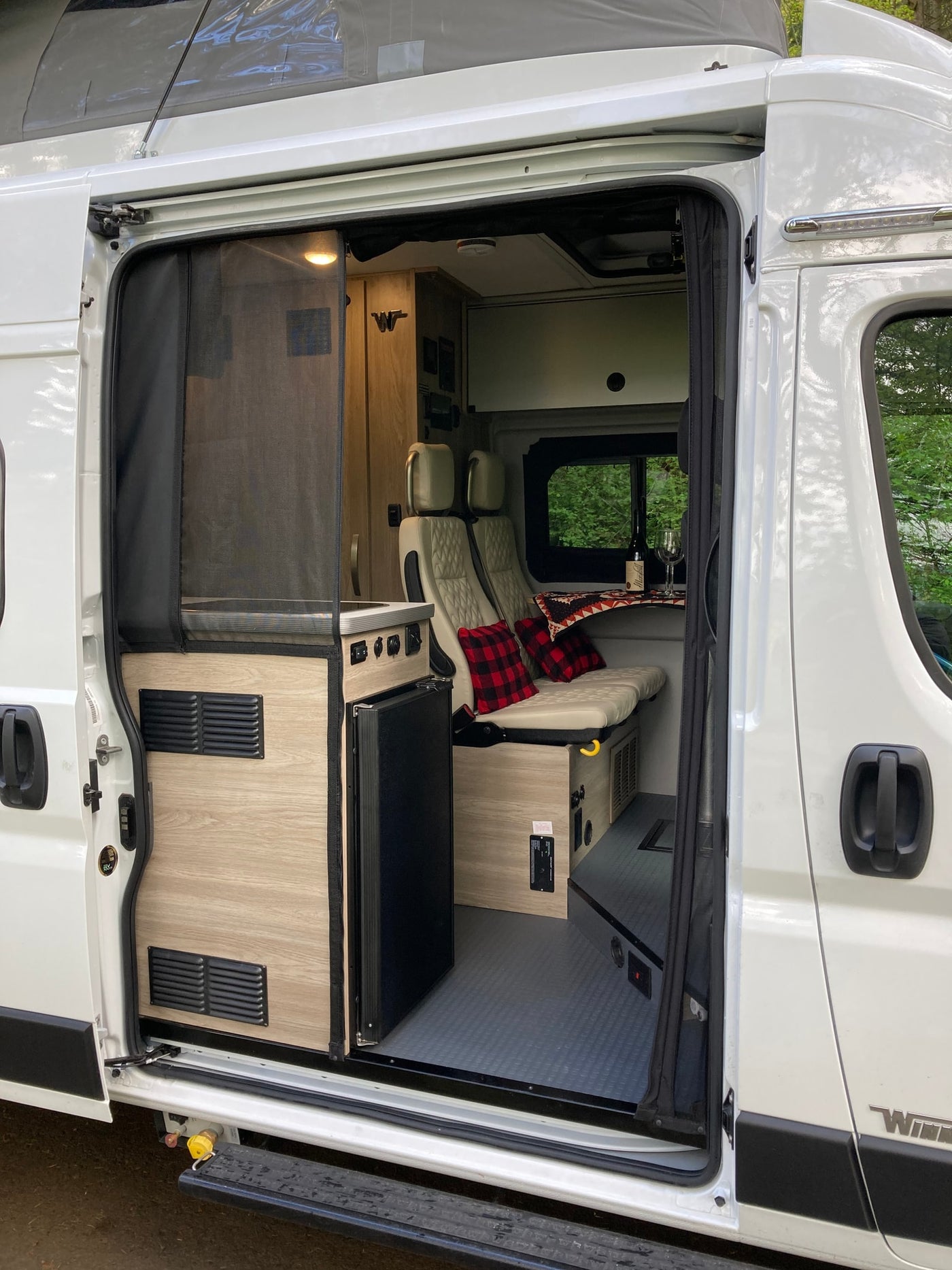 and front swivel seat. Nature view outside.|Inside a cozy rv rental — photo 19
