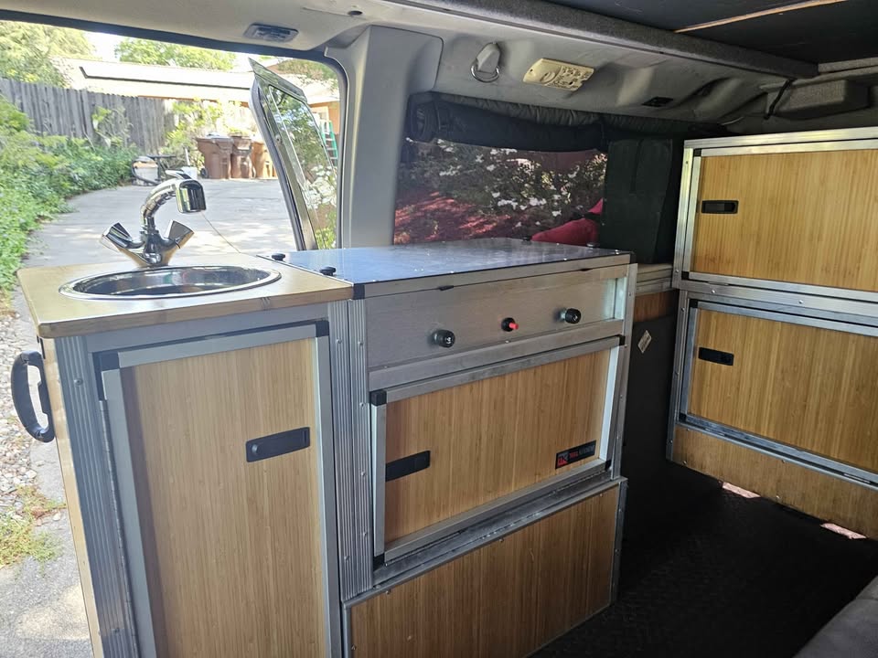 2006 Ford E350 Super Duty Passenger · XLT Van 3D in Napa, CA (photo 9) — photo 9