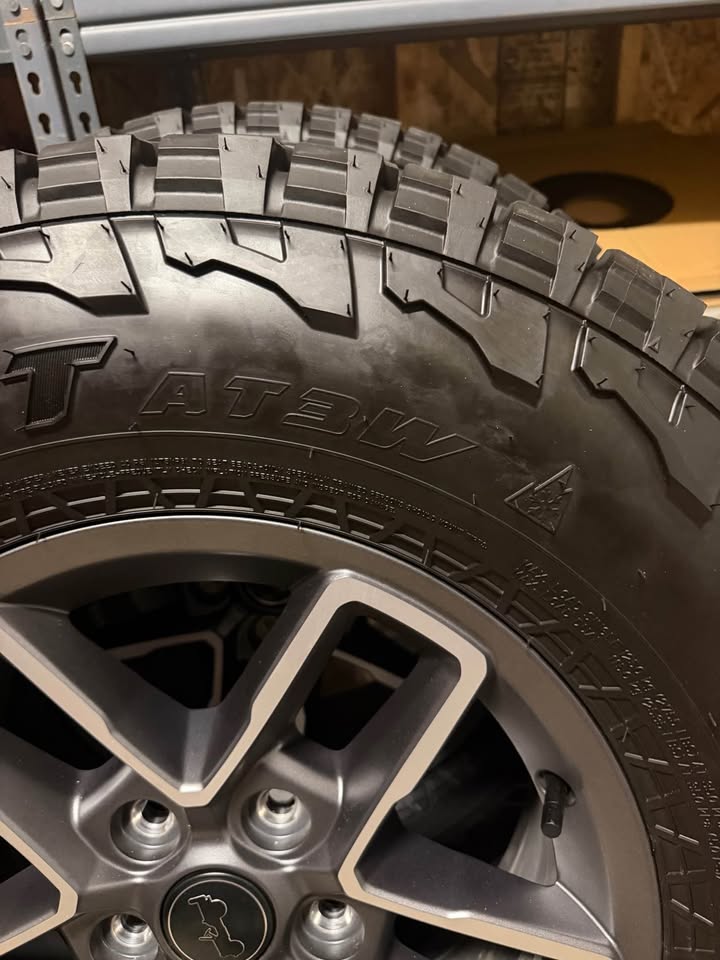 Jeep Gladiator Mojave Tires and Wheels. New Take Off’s Falken Wildpeak 33” Will include spare also in Lake Stevens, WA (photo 4) — photo 4