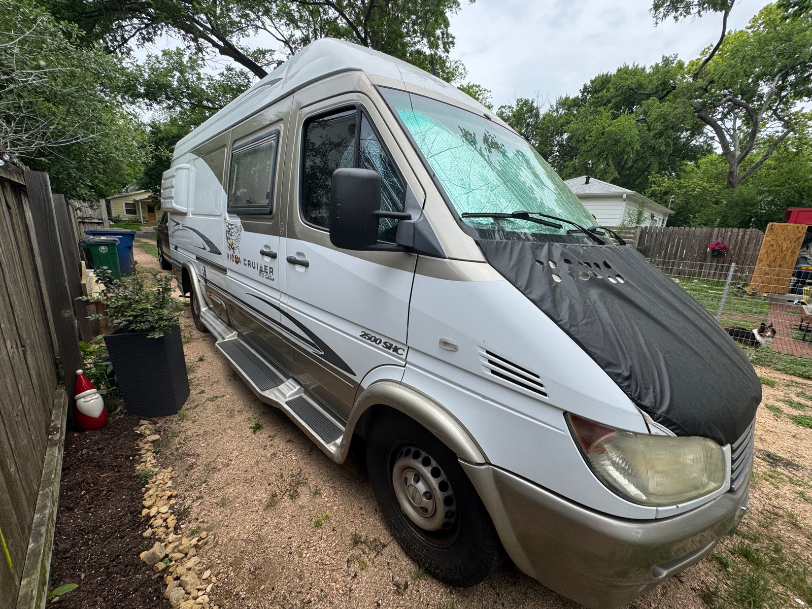 Stella: Your Cozy Cabin on Wheels