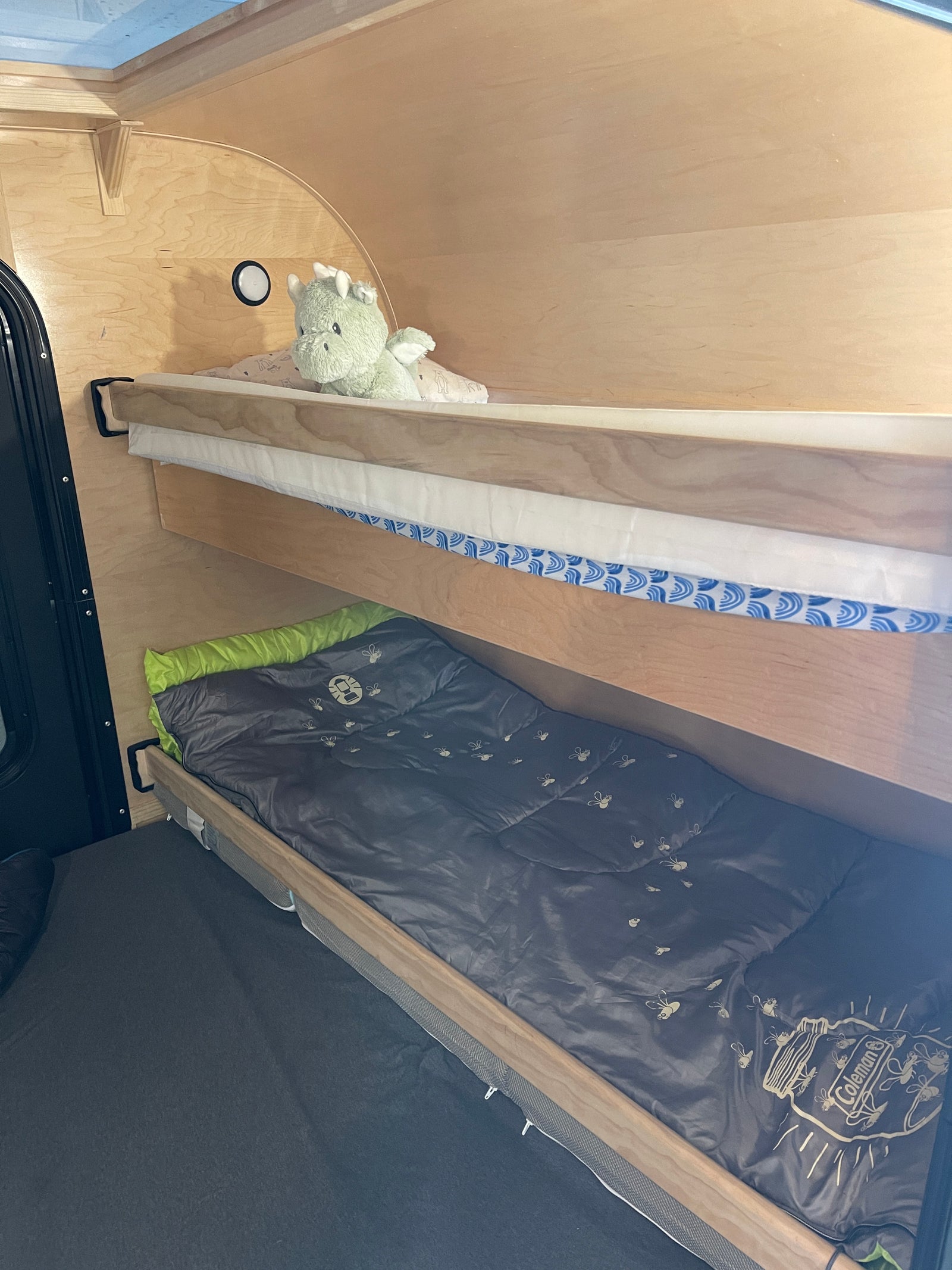 ' next to a stove & water.|This RV rental setup features a portable fridge/freezer and a power station on a diamond plate shelf for off-grid use.|RV rental ready! Portable SetPower fridge & Goal Zero power station for off-grid refrigeration on a slide-out tray.|Cozy RV rental interior with organized storage shelves