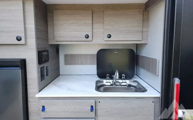 Iron Peak Campers XTR-10 — photo 3