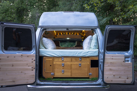 "The Bee Hive" Cozy Sustainable Camper! overland rental