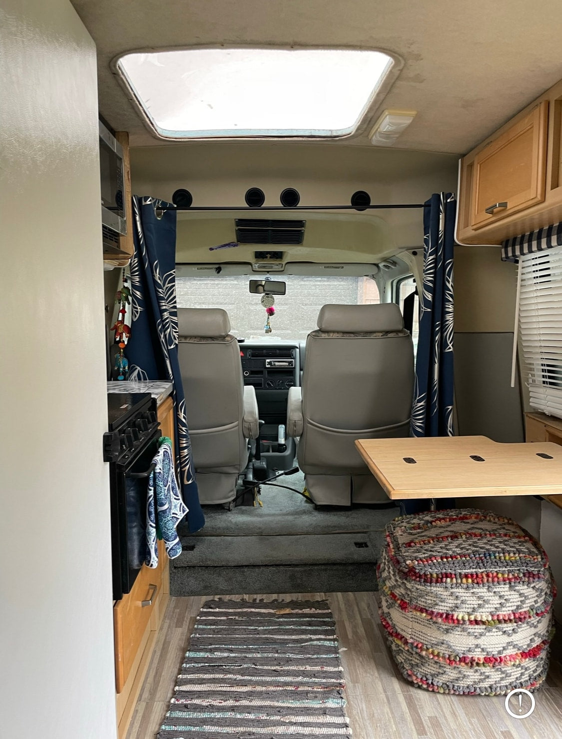 Mr. Bojangles - 2000 Winnebago Rialta 22HD