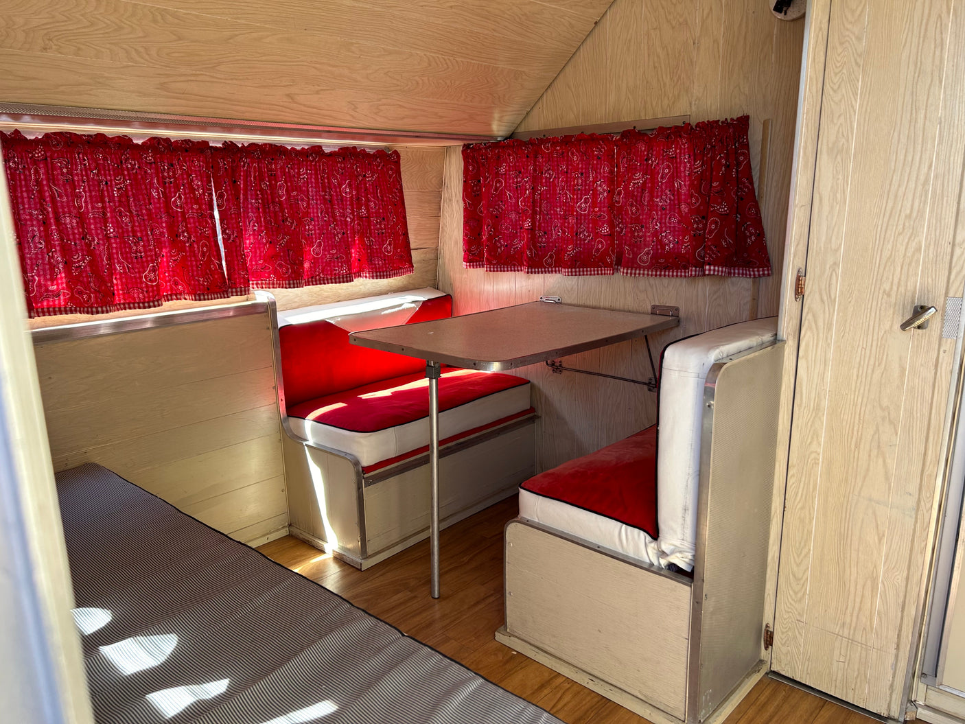 Cute Vintage Camper