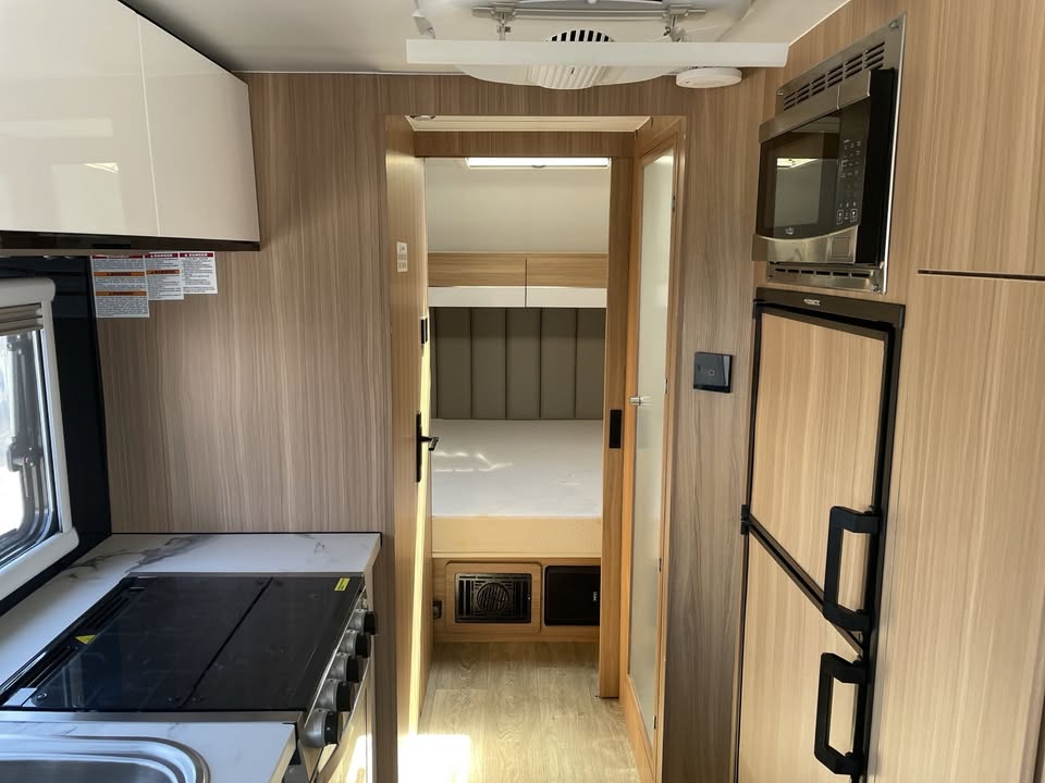 2023 Black Series camper hq21 0 miles in Sandy, UT (photo 11) — photo 11