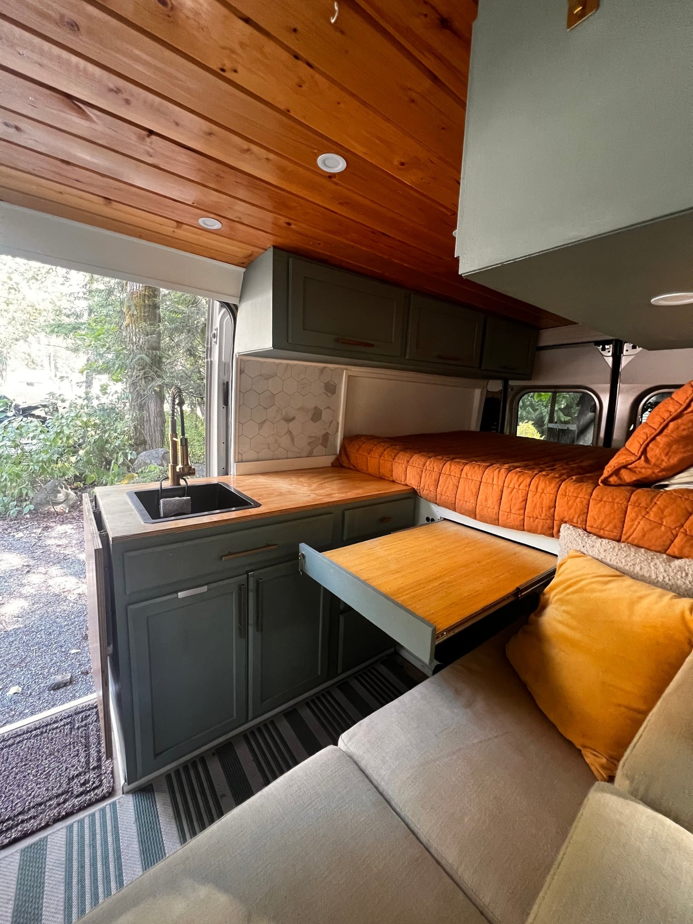 comfortable bed — photo 3
