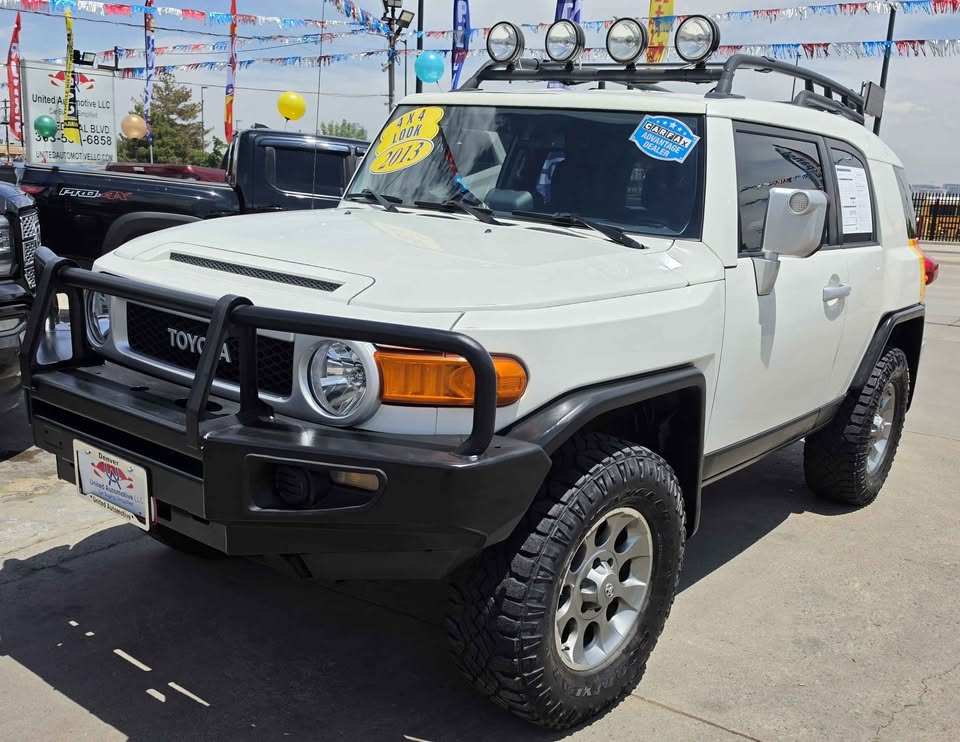 2013 Toyota FJ Cruiser · Sport Utility 2D in Denver, CO (photo 7)