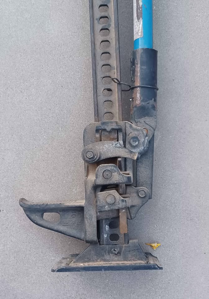 Hi-lift model HL-484 farm jack in Mesa, AZ (photo 4) — photo 4