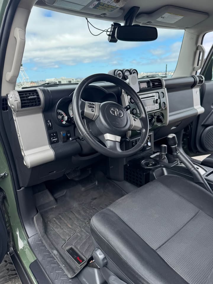 2014 Toyota FJ Cruiser in San Diego, CA (photo 10)