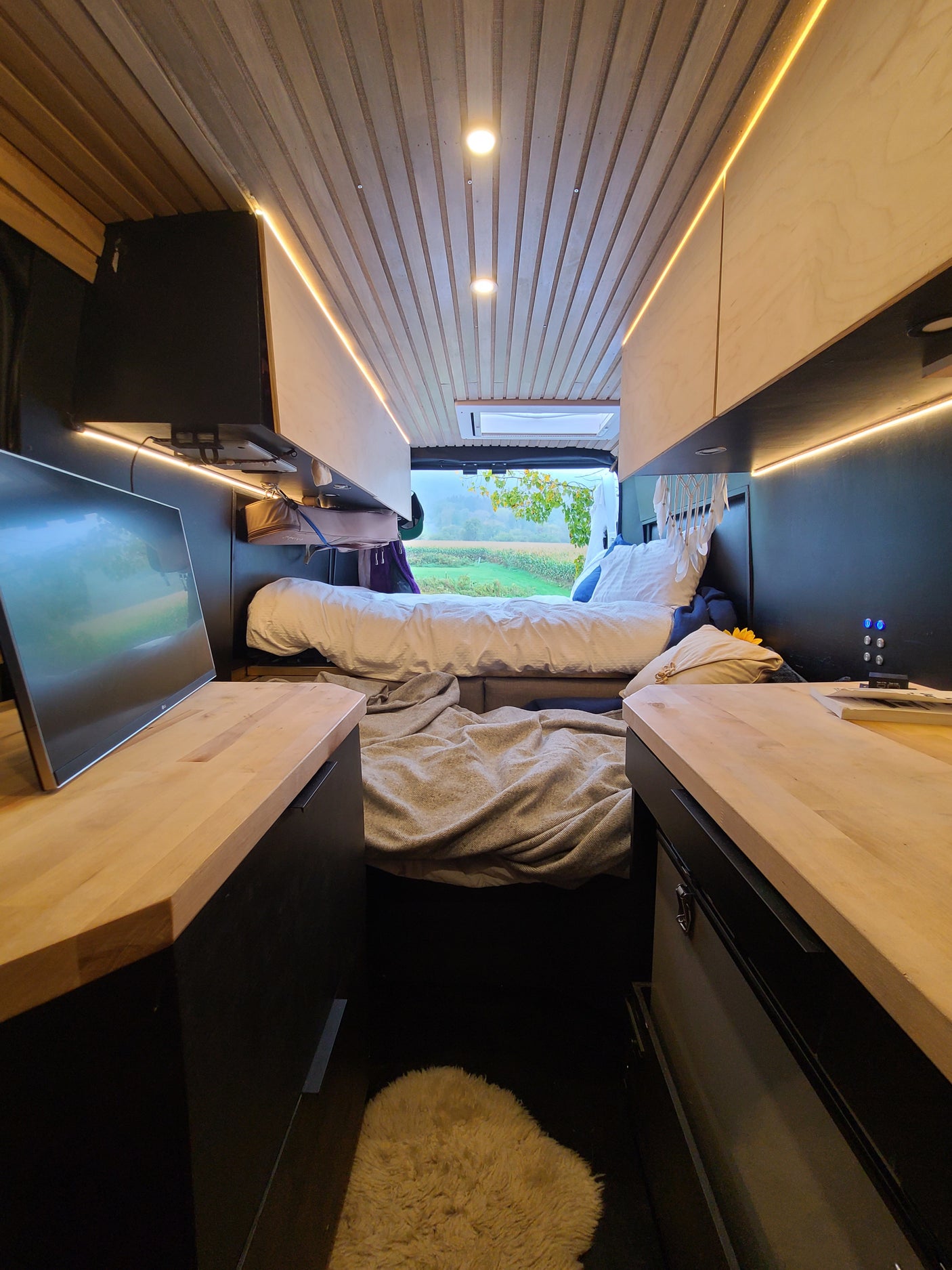 Lux Campervan | Starlink | Offgrid 2 Weeks | 4 Seasons | Huge Kitchen
