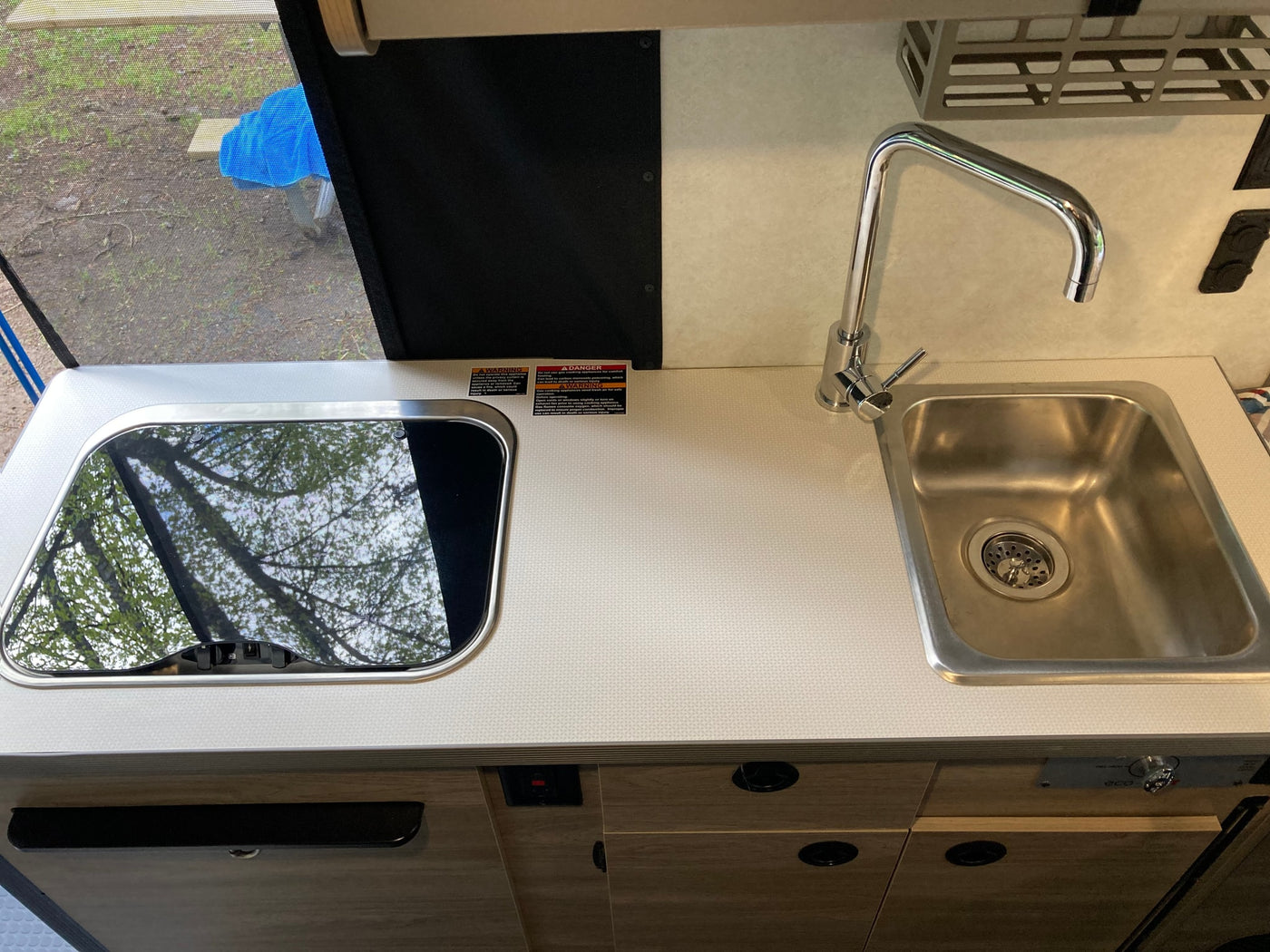and seating.|White pop-top camper van — photo 16