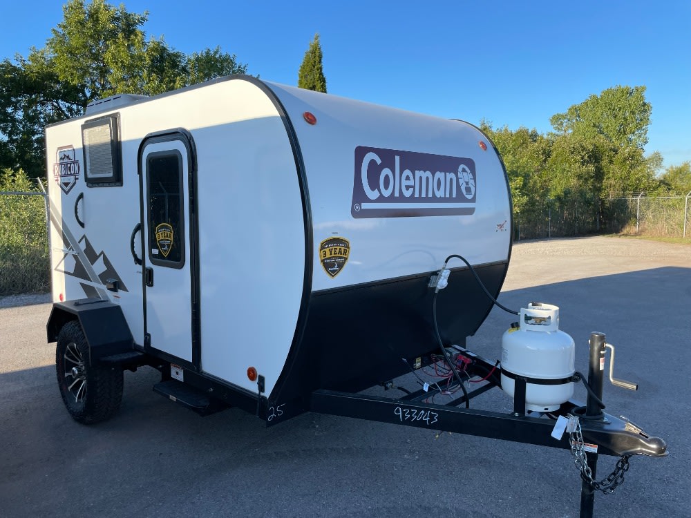 This white and black compact RV — photo 1