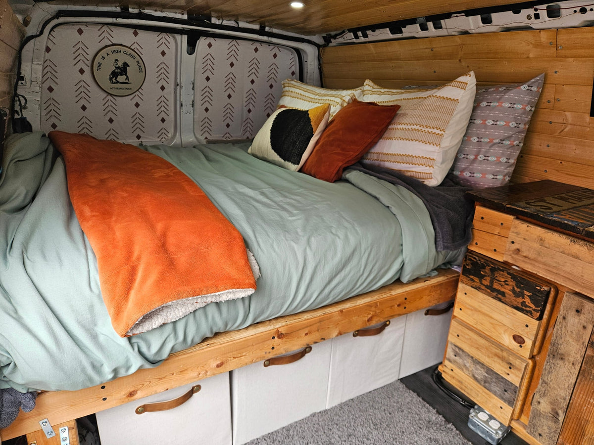 ready for outdoor exploration.|White cargo van with roof box & rear ladder — photo 17
