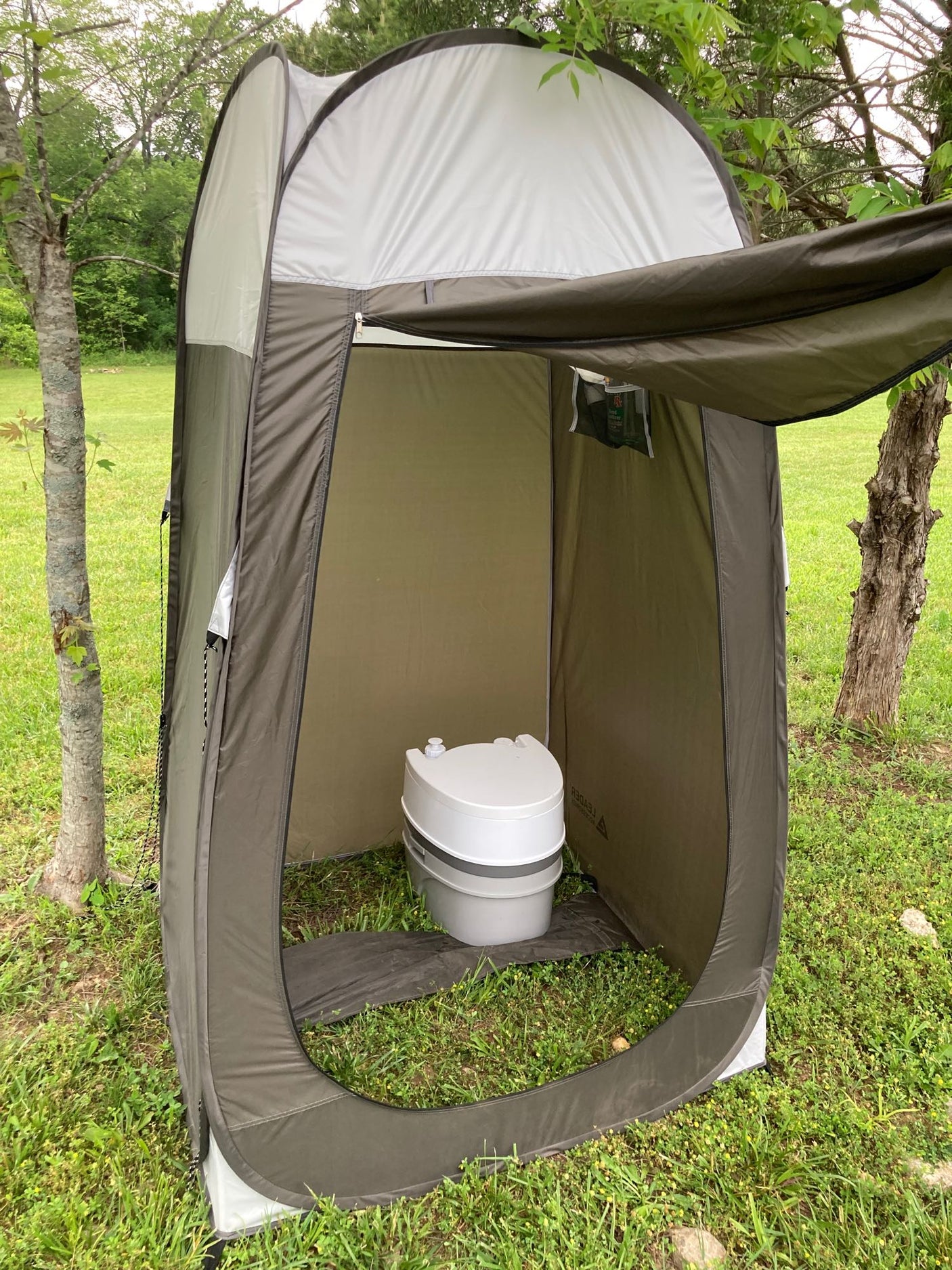 featuring an awning