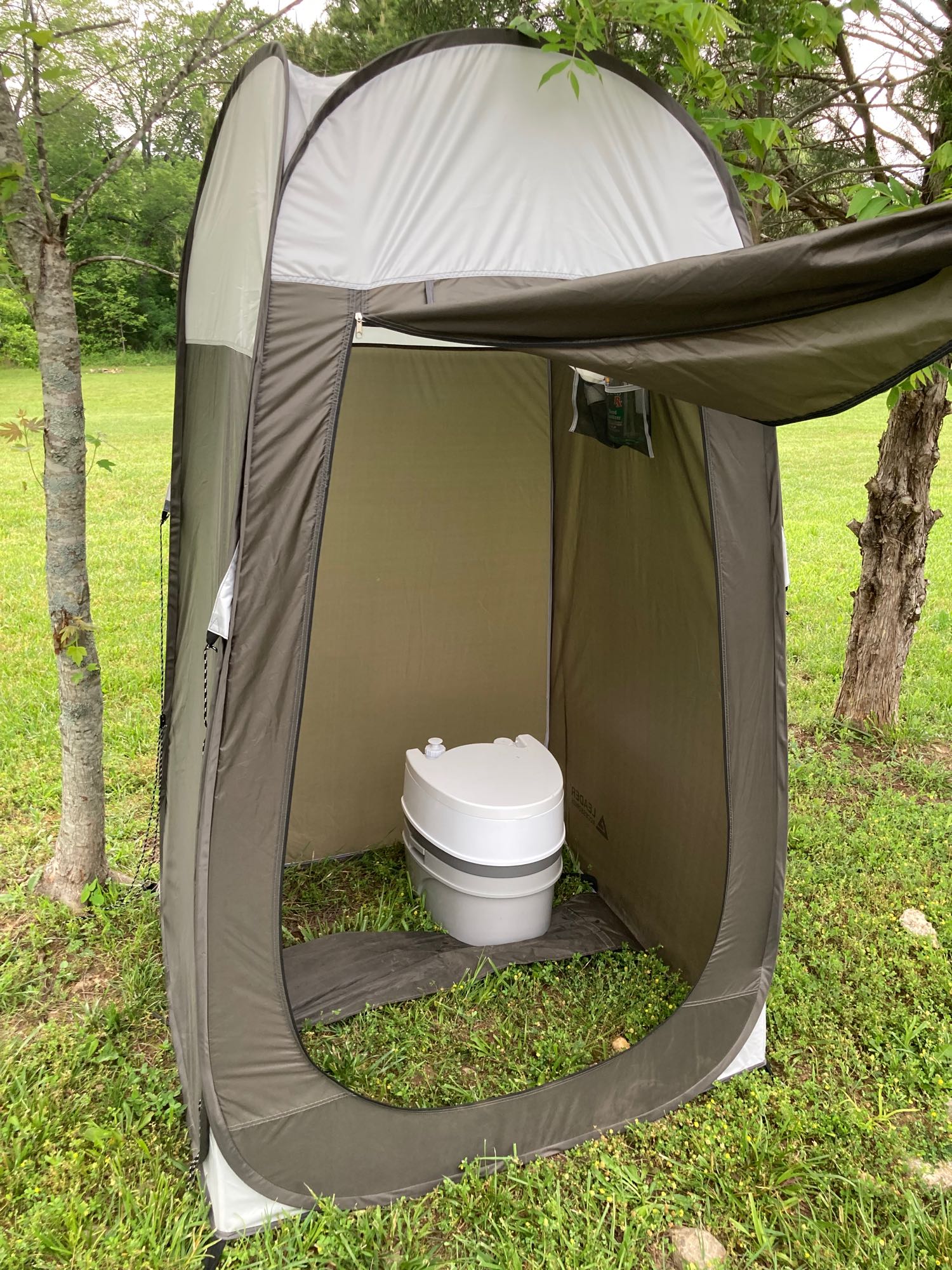 featuring an awning