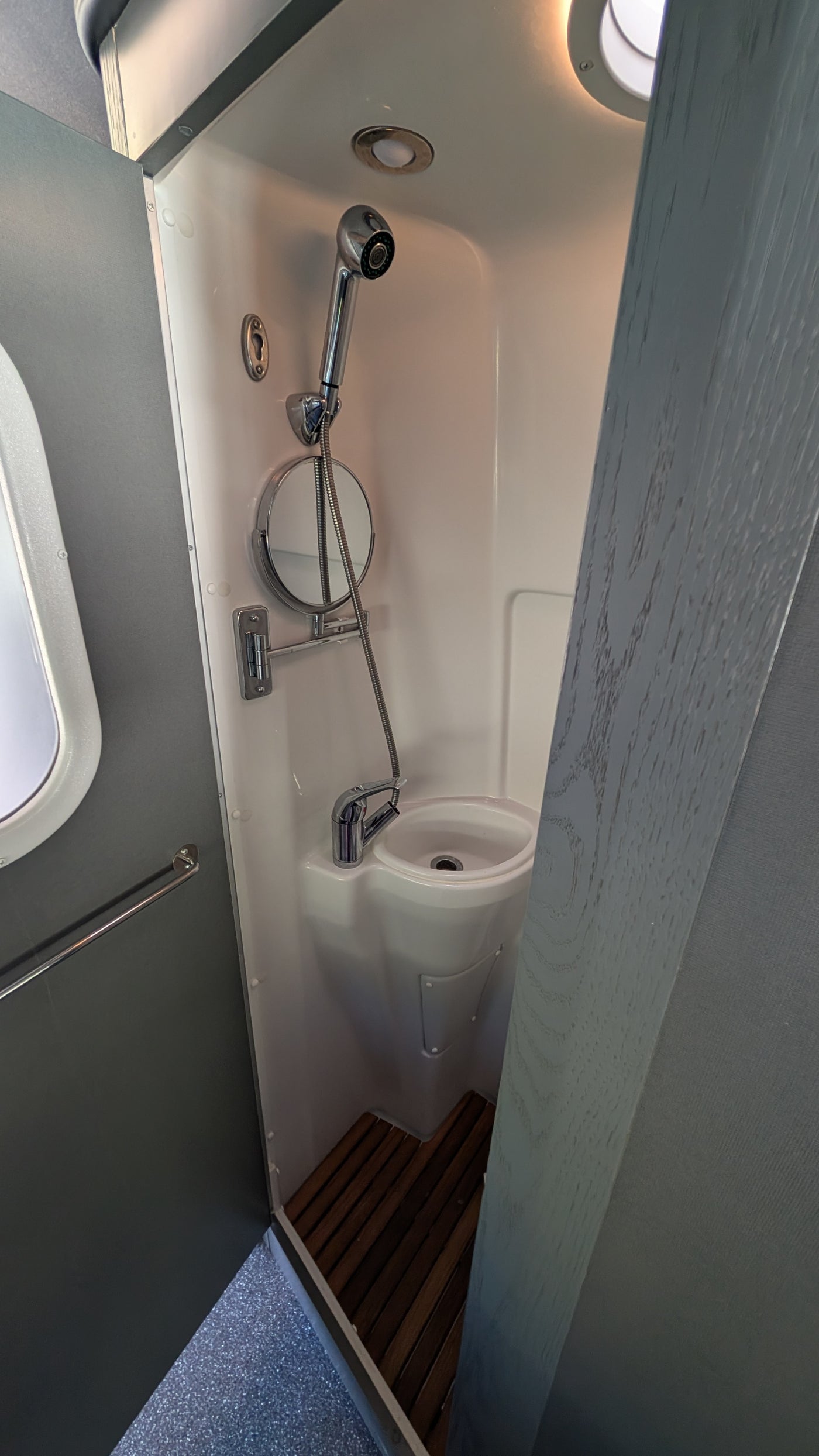 Airsteam Insterstate 24x - Luxury Off the Grid Van — photo 15