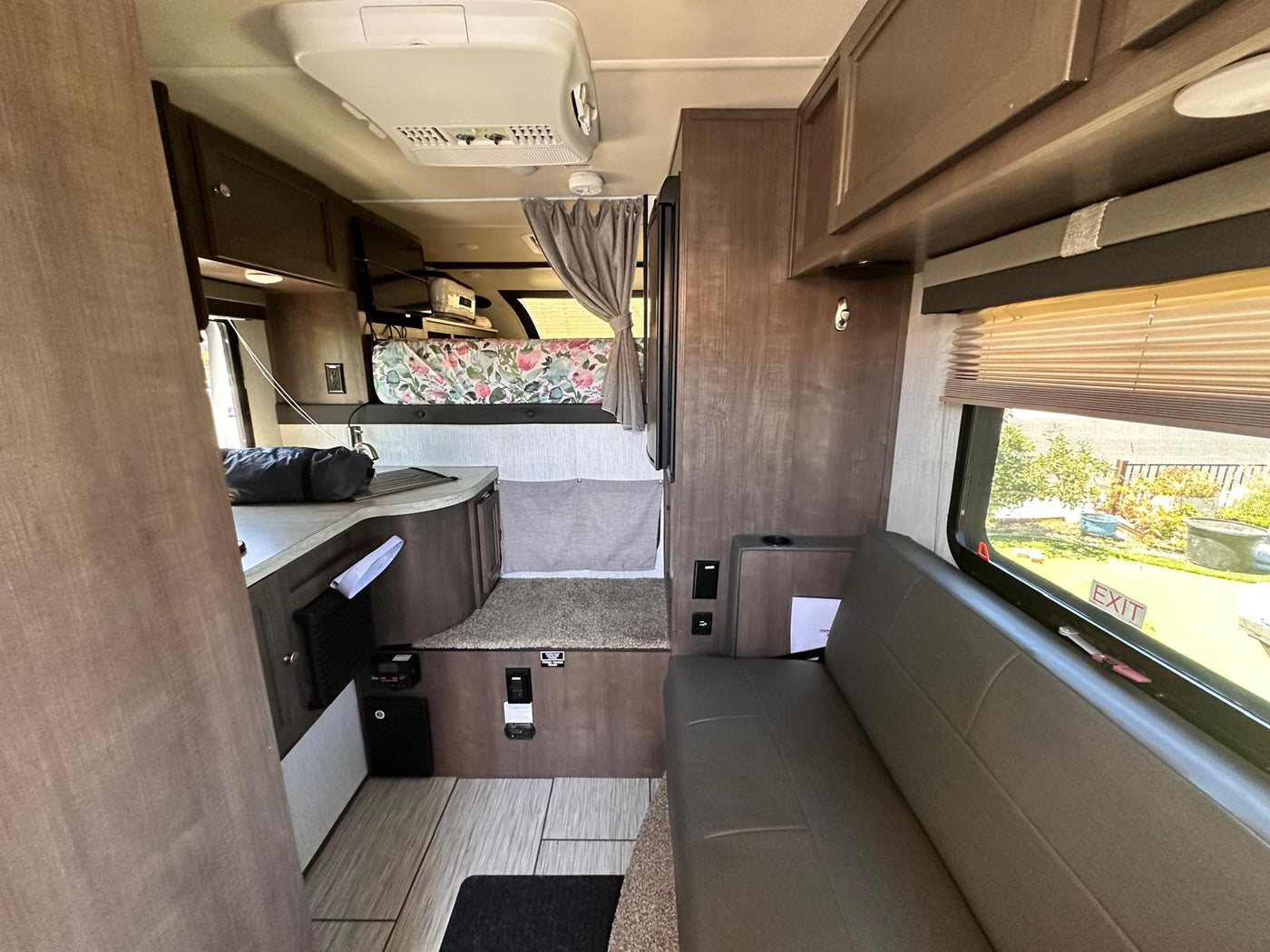 2021 Palamino HS750 F350 4WD Satellite Trail Ready Solar — photo 8
