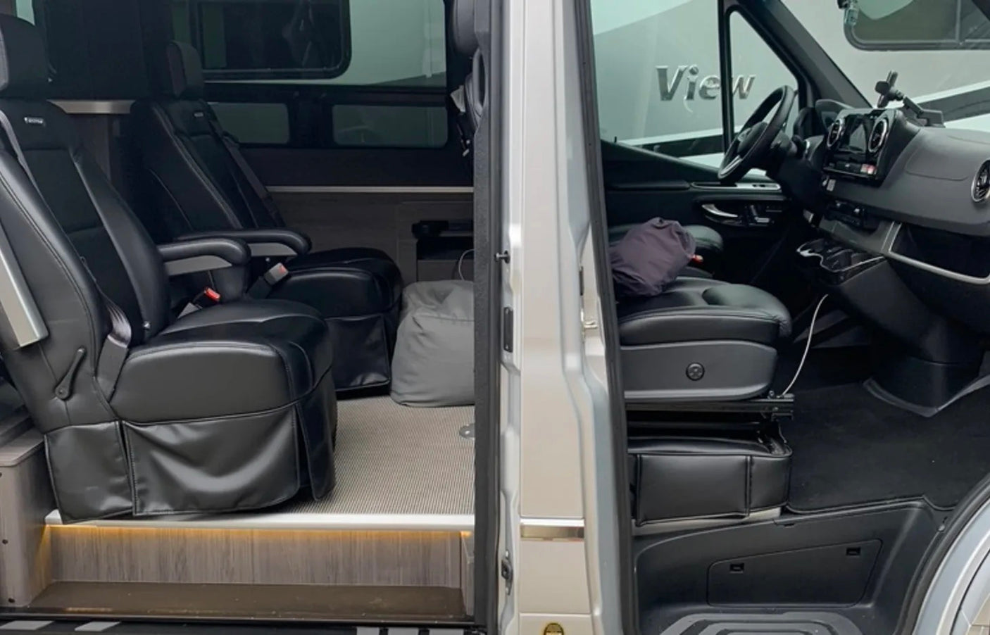 Airstream Interstate 24gl Mercedes Luxury-Seats 9-kitchen-bath