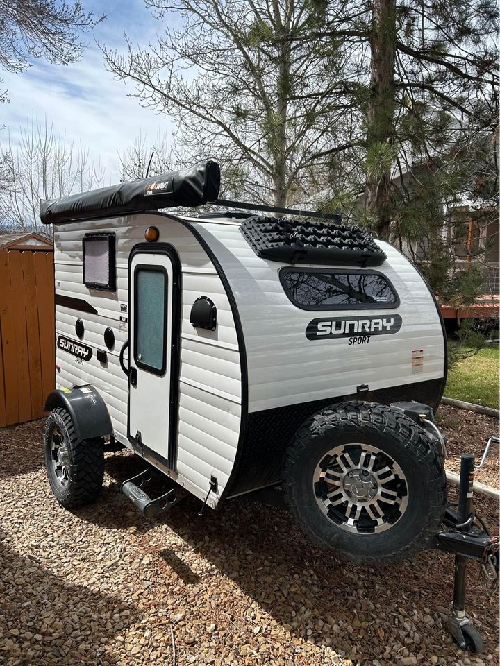 Rugged SunRay Sport teardrop camper — photo 1