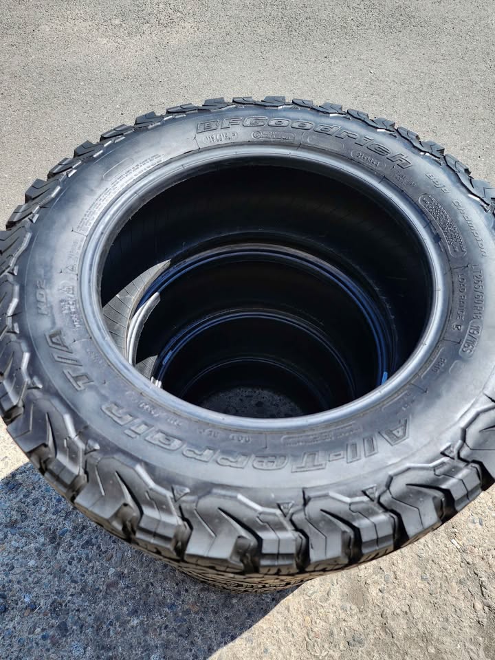 Very Nice Set of BFG Lt 265/60/18 KO2 10ply in Spokane, WA (photo 2)