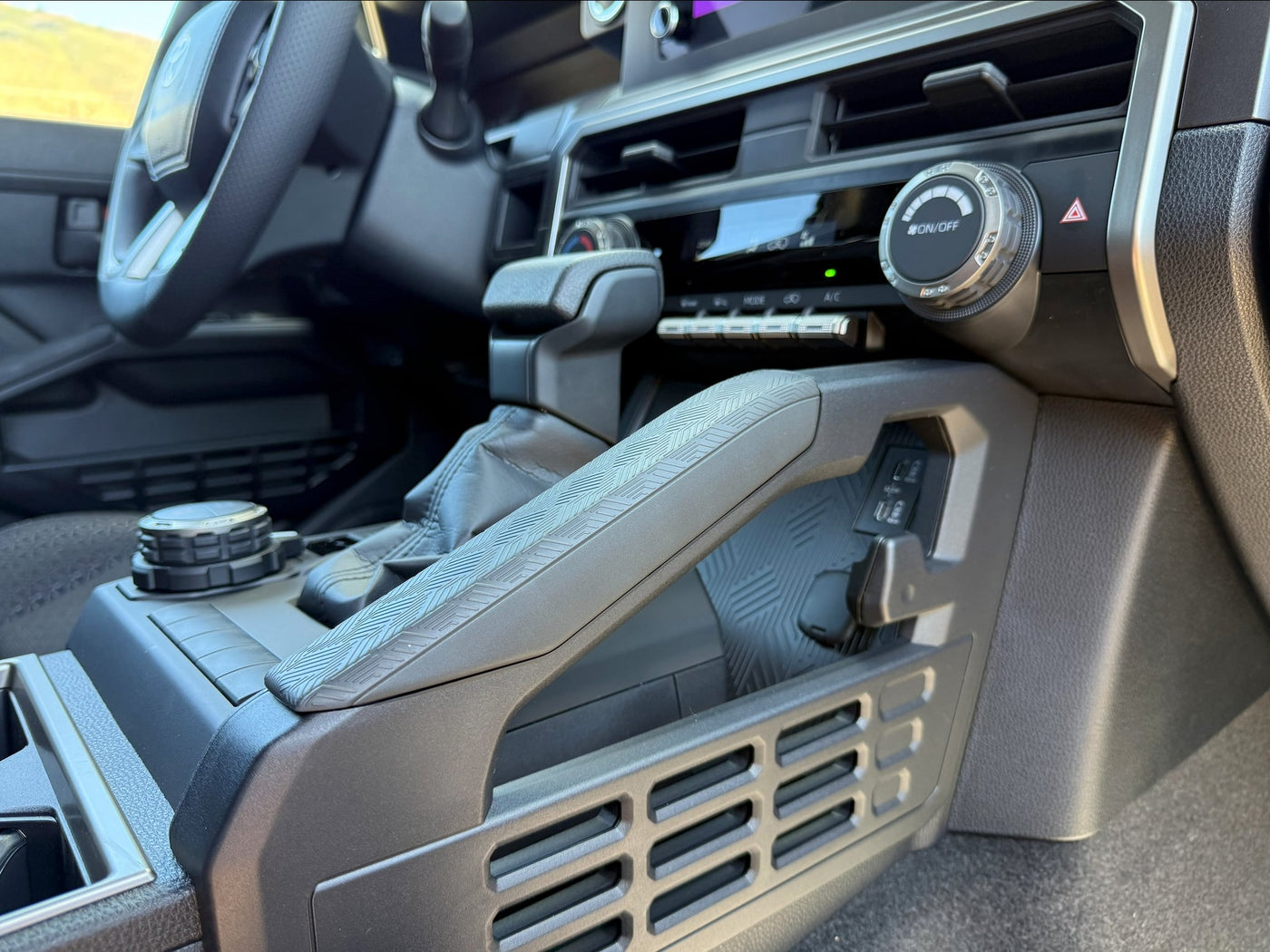 ideal for an rv rental adventure. Features gear shift — photo 8