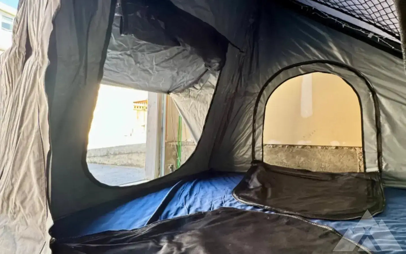 MIA powder coated aluminum clamshell 3 person RTT — used rooftop tents for sale (photo 10)