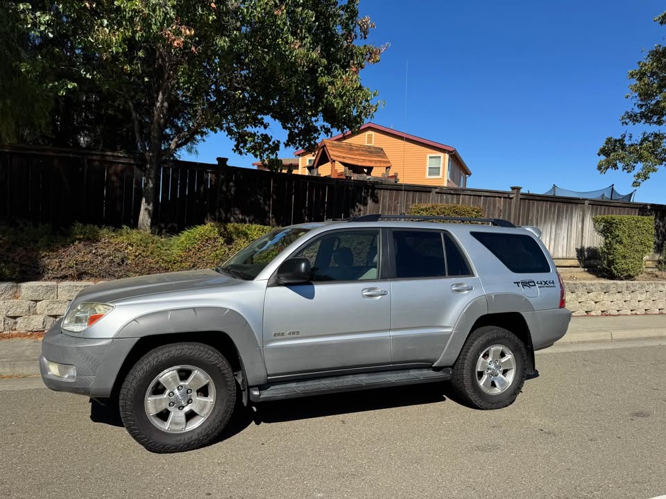 2005 Toyota 4Runner · SR5 Sport Utility 4D in Vacaville, CA (photo 4) — photo 4