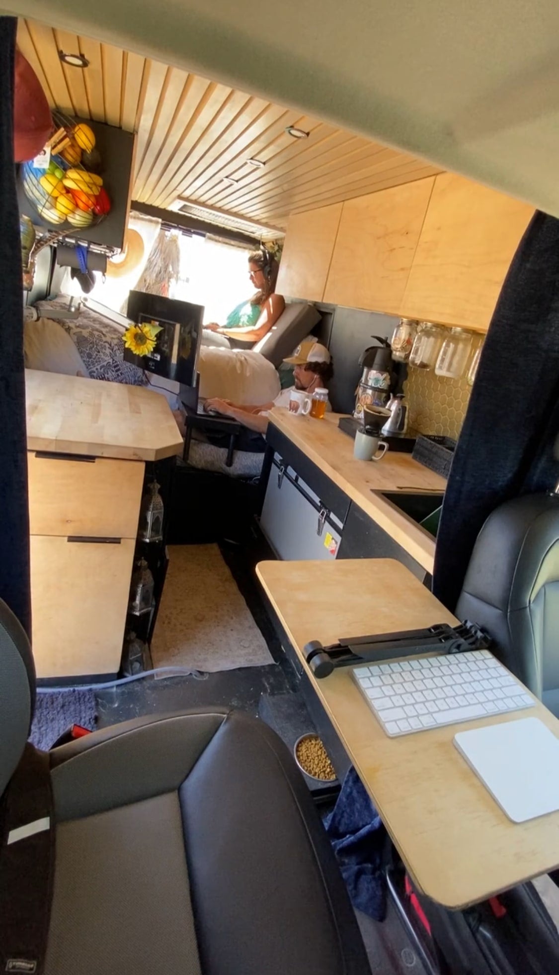 Lux Campervan | Starlink | Offgrid 2 Weeks | 4 Seasons | Huge Kitchen
