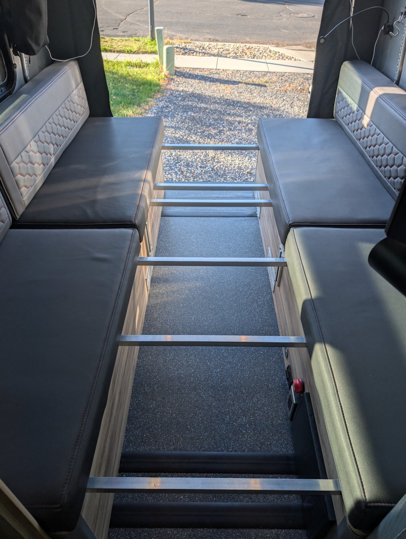 Airsteam Insterstate 24x - Luxury Off the Grid Van