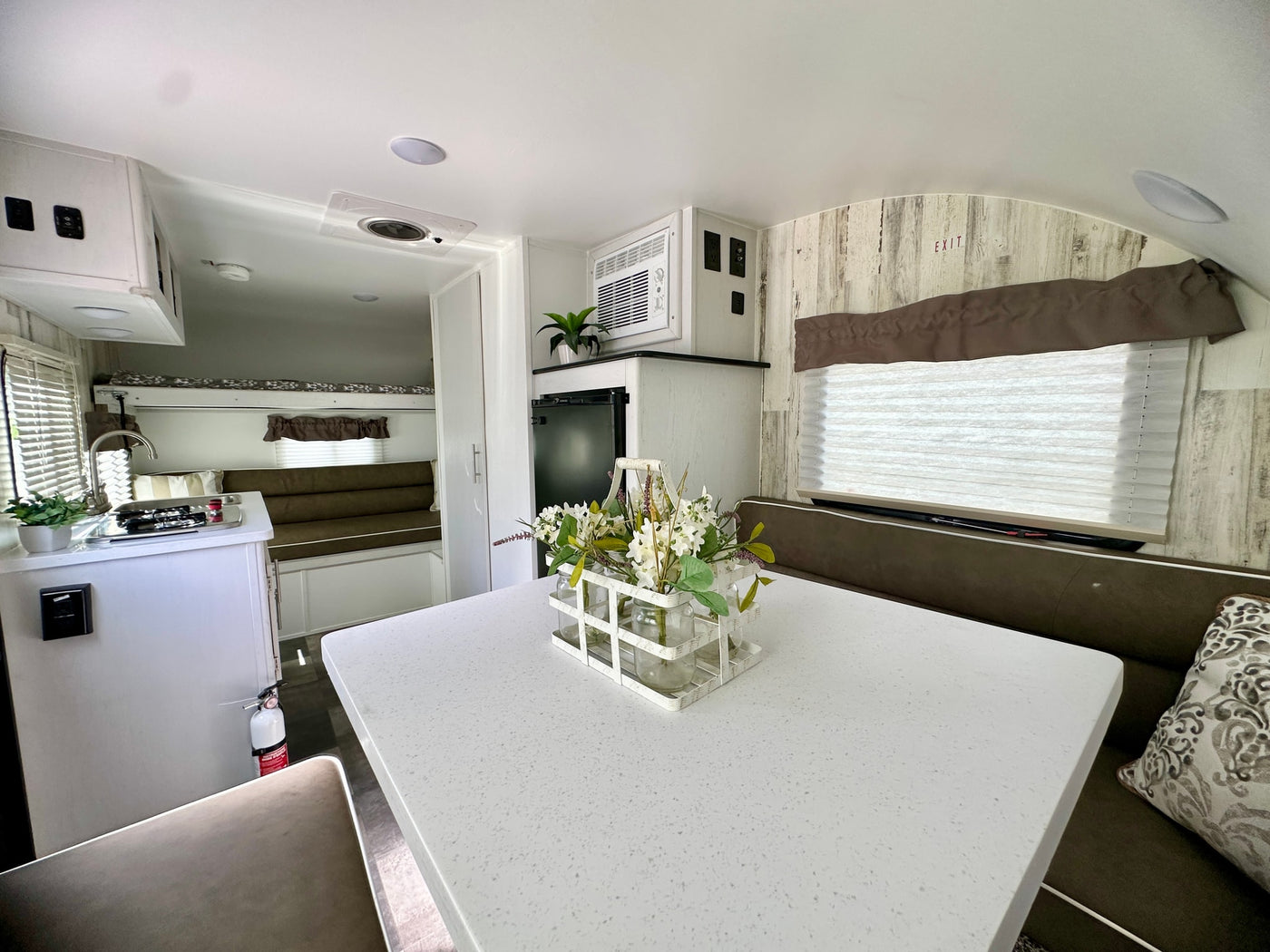 and cabinet. Clean — photo 10