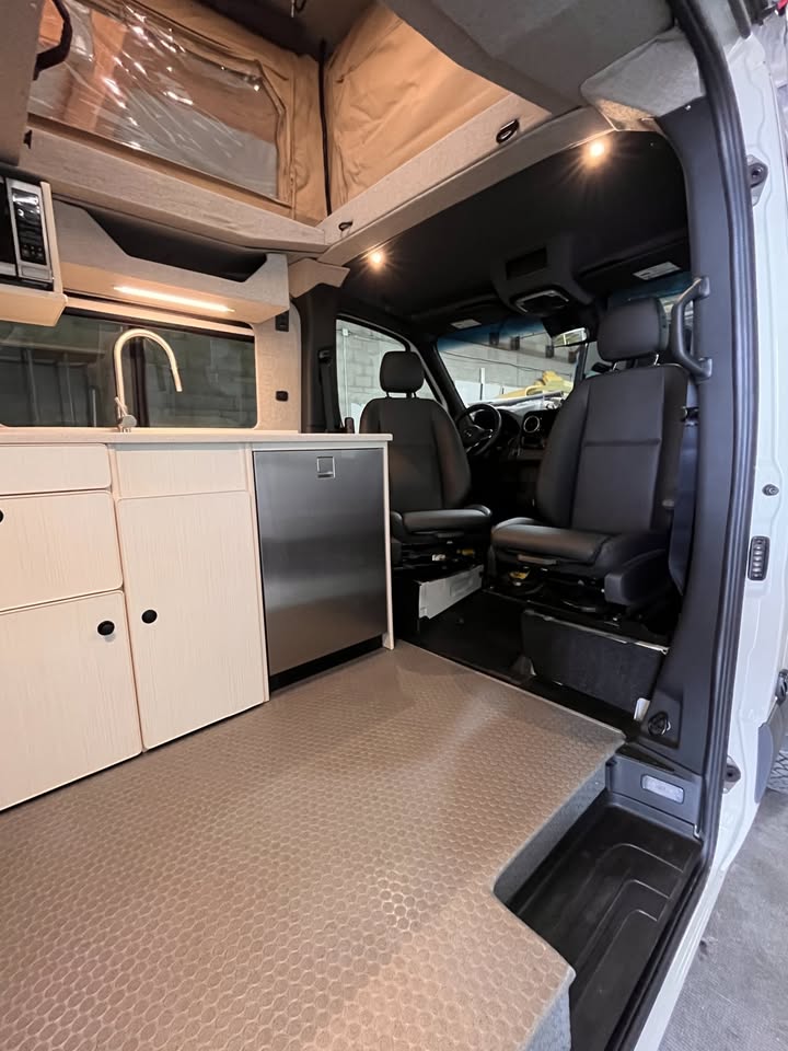 2023 Mercedes-Benz sprinter 144 sportsmobile pop top camper awd in Mesa, AZ (photo 11)