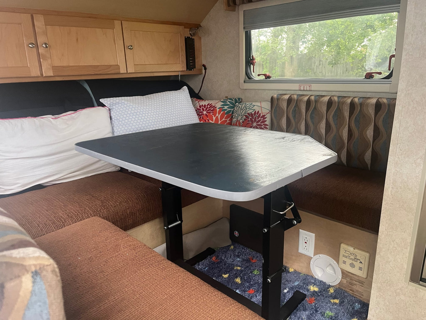 showing a window — photo 5