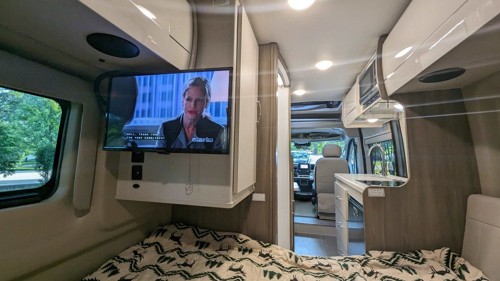 swiveling front seats