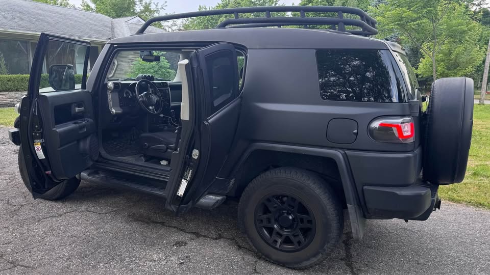 2008 Toyota FJ Cruiser in Toronto, ON (photo 6)