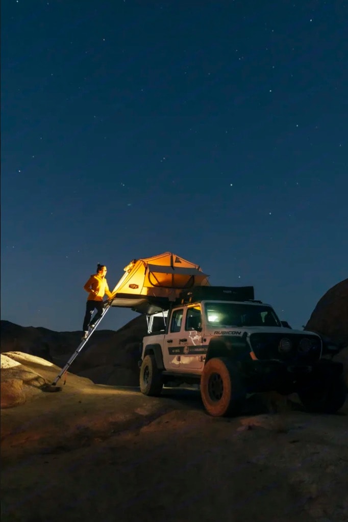 Starry night overlanding with a white Jeep Gladiator