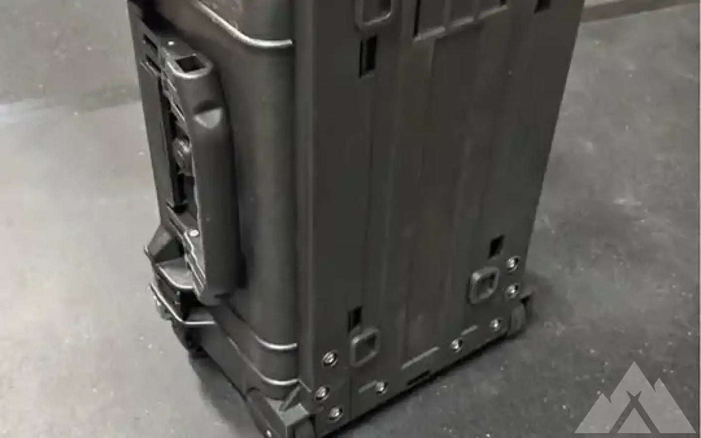 NEW Pelican 1510 rolling hard case — used cases & cargo boxes for sale (photo 2)